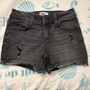 5️⃣ FOR 2️⃣0️⃣ SALE 🏷️ SO Girl's Charcoal Distressed Jean Shorts Size 8